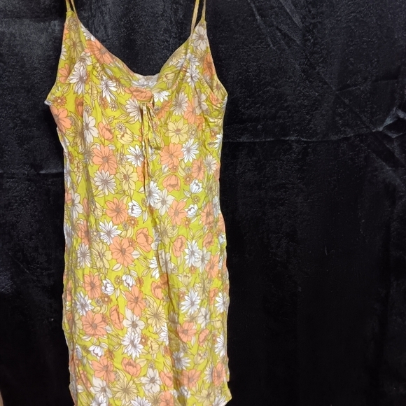 Vintage floral mini dress size medium brand RVCA - Picture 2 of 3